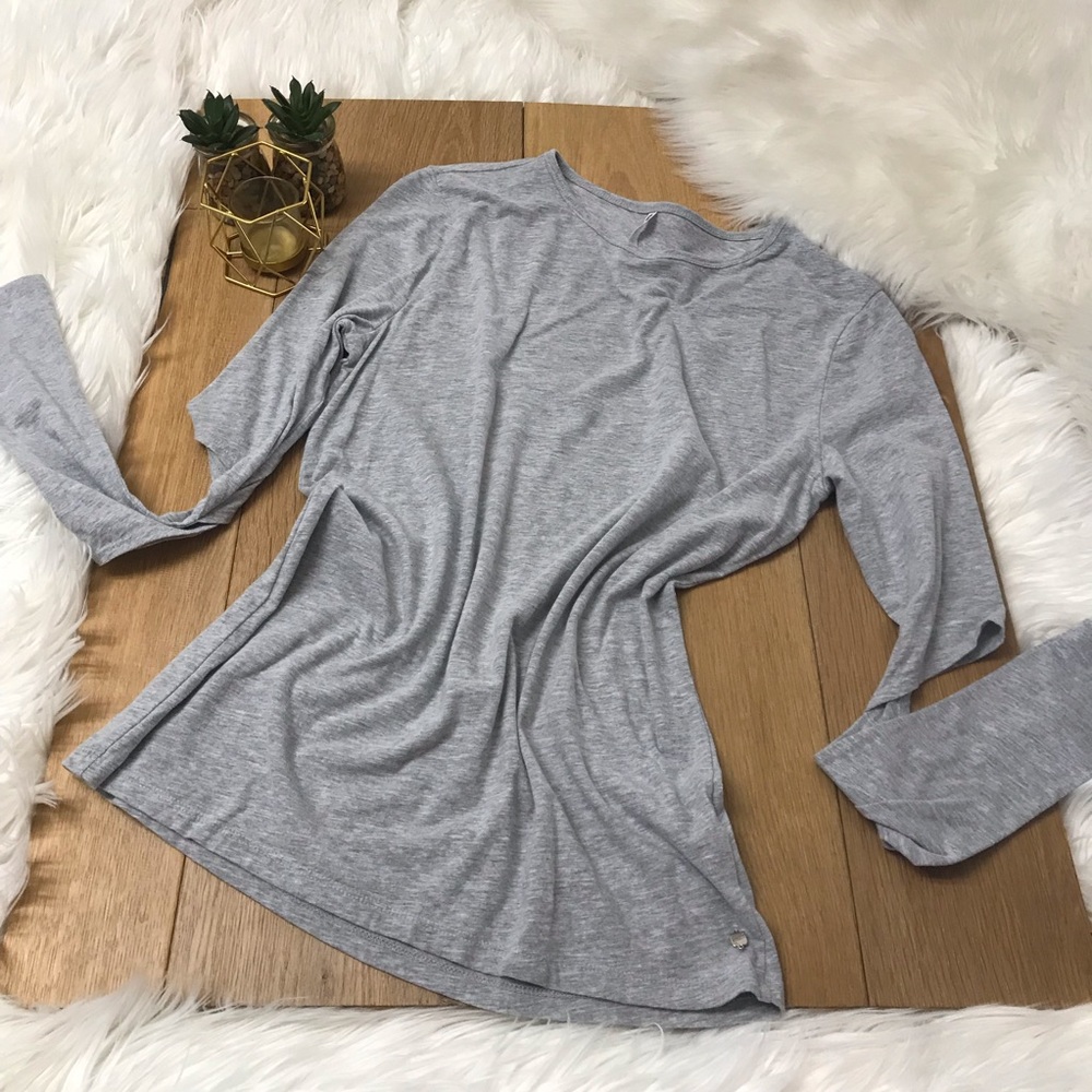 Fabletics Gray Fitted Long Sleeve T-Shirt